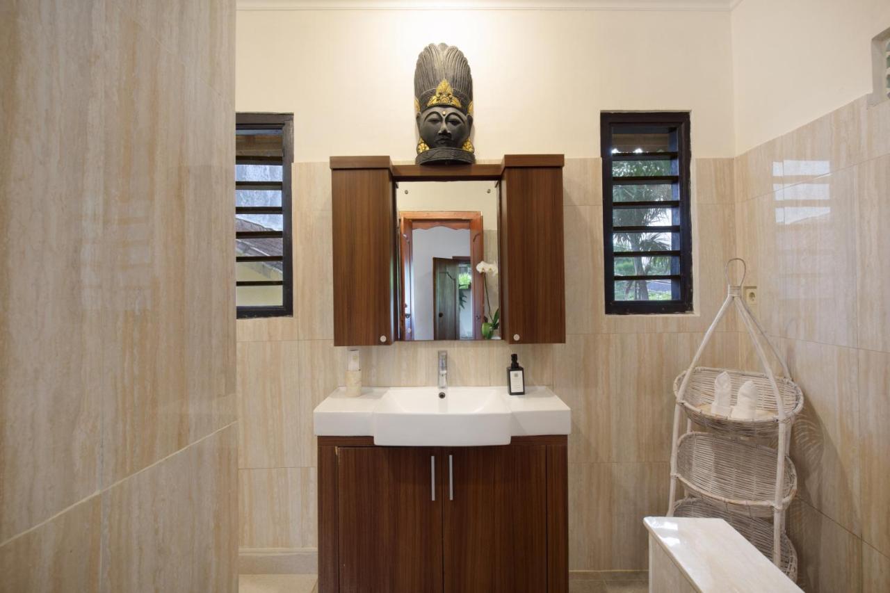 Big Private 7 Bed, 7 Bath, Goldflower With 2x Pool, 2x Lounge, Best Location Seminyak (Bali)